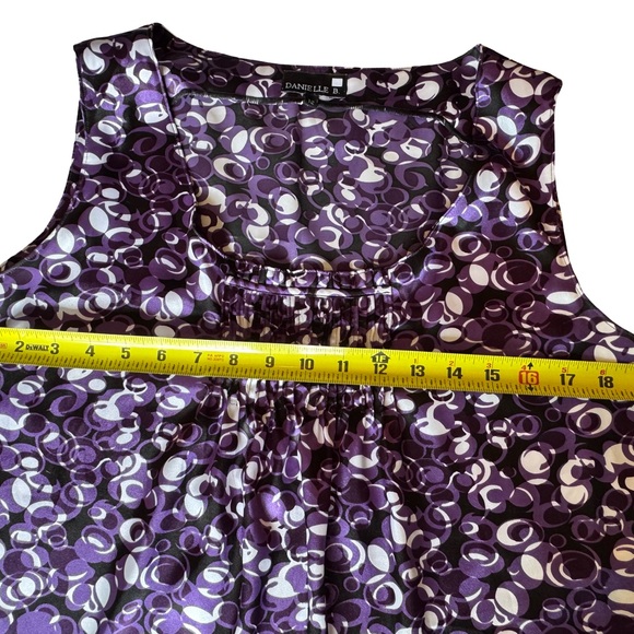 Danielle B Sleeveless Blouse Women’s Size 12 Purple Black Pintuck Pleats Silky - Picture 8 of 9